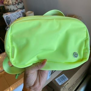 EVERYWHERE BELT BAG ⚡️💚